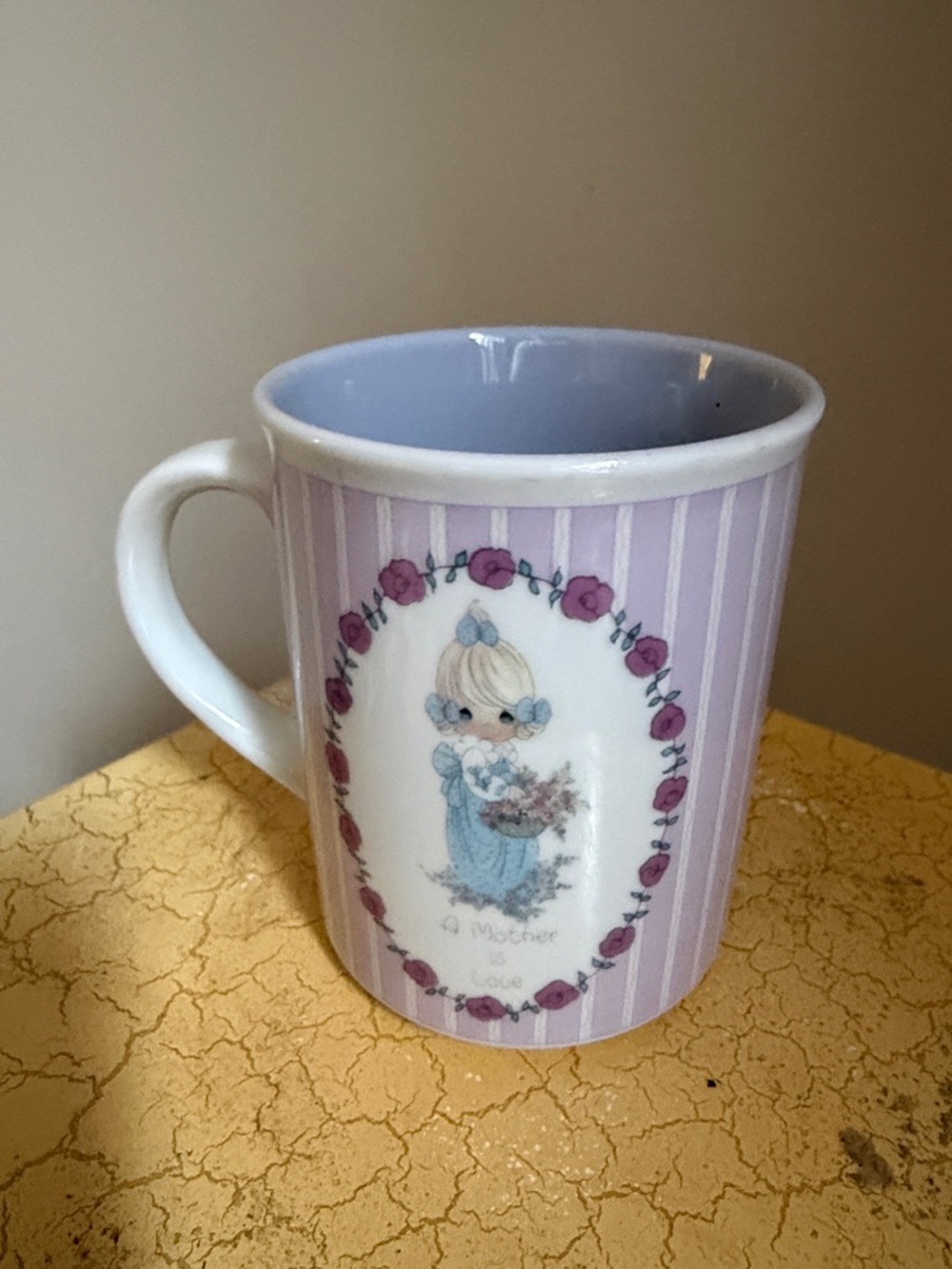 Precious Moments Purple and White Floral Mug. Depicting A MOTHER IS LOVE ❤️